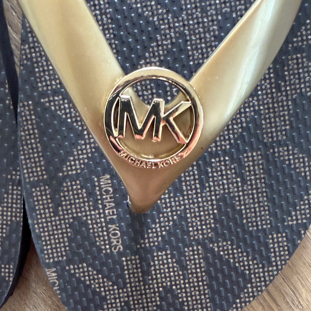 Michael Kors Gold Designer Flip Flops - NEW - Picture 6 of 6